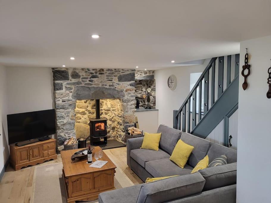 Villa Amazing Coastal & Sunset Views In Eryri Llanllyfni Esterno foto