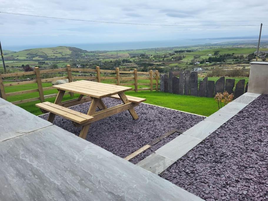 Villa Amazing Coastal & Sunset Views In Eryri Llanllyfni Esterno foto