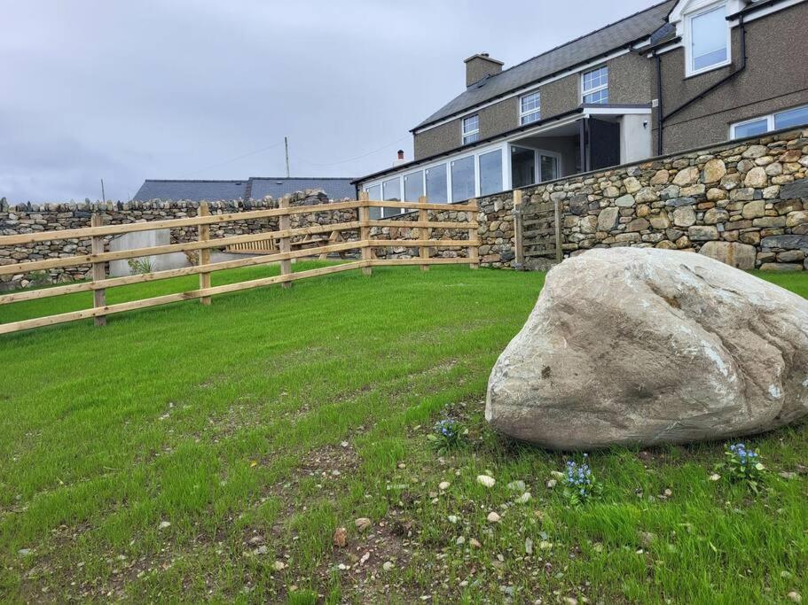 Villa Amazing Coastal & Sunset Views In Eryri Llanllyfni Esterno foto