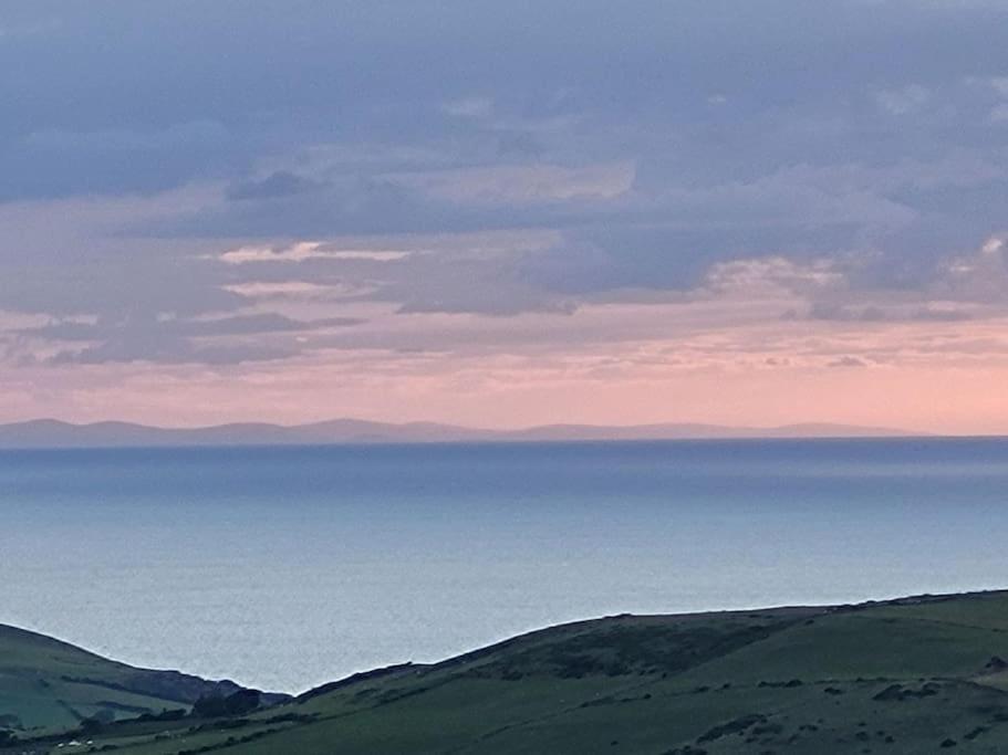 Villa Amazing Coastal & Sunset Views In Eryri Llanllyfni Esterno foto