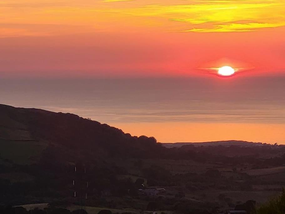 Villa Amazing Coastal & Sunset Views In Eryri Llanllyfni Esterno foto